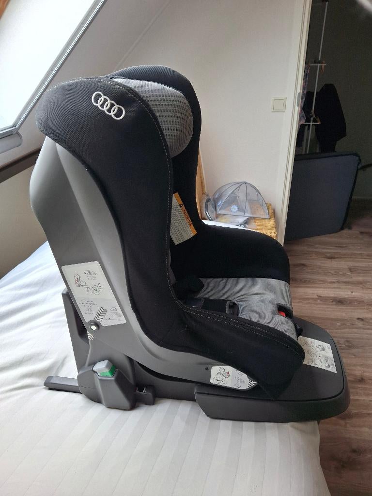 Audi kinderstoel met basis, Kinderen en Baby's, Autostoeltjes, Overige merken, Autogordel of Isofix, 0 t/m 18 kg, Zijbescherming