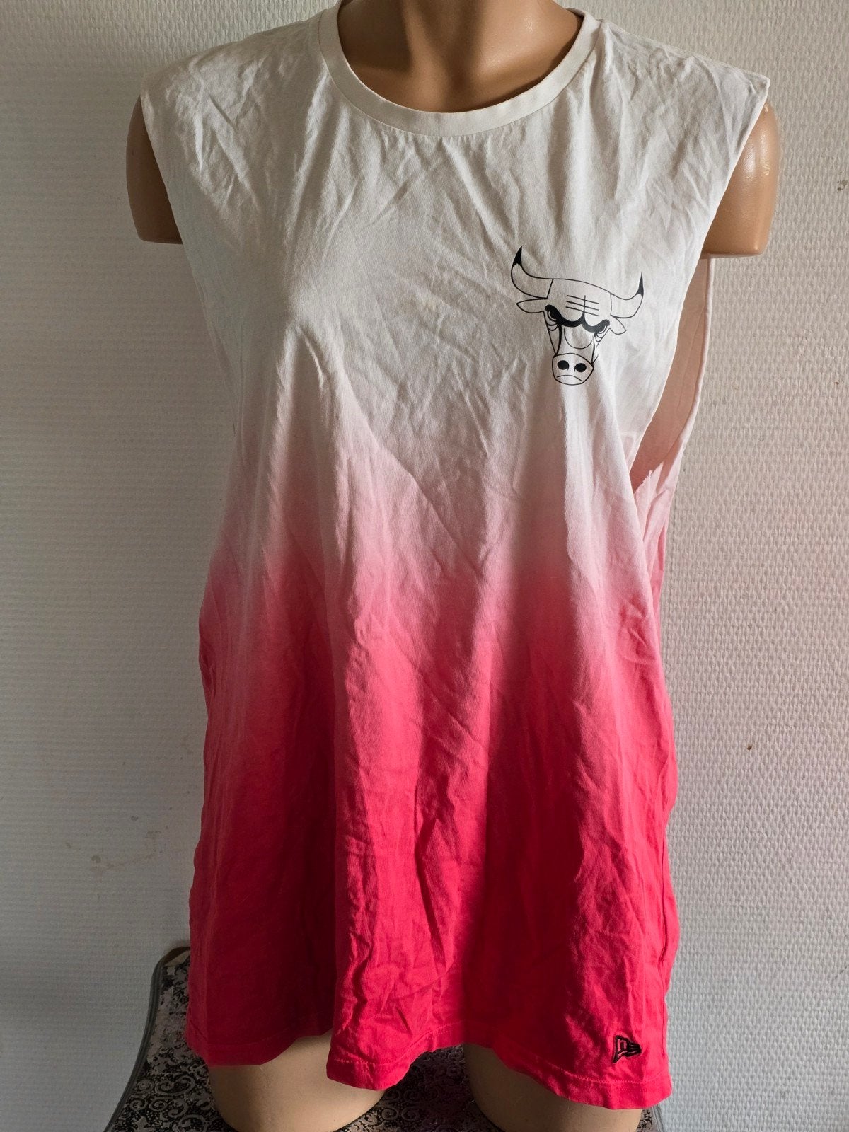New Era Chicago Bulls Dip Dye tanktop maat M, Maat 48/50 (M), Ophalen of Verzenden, Roze, New Era