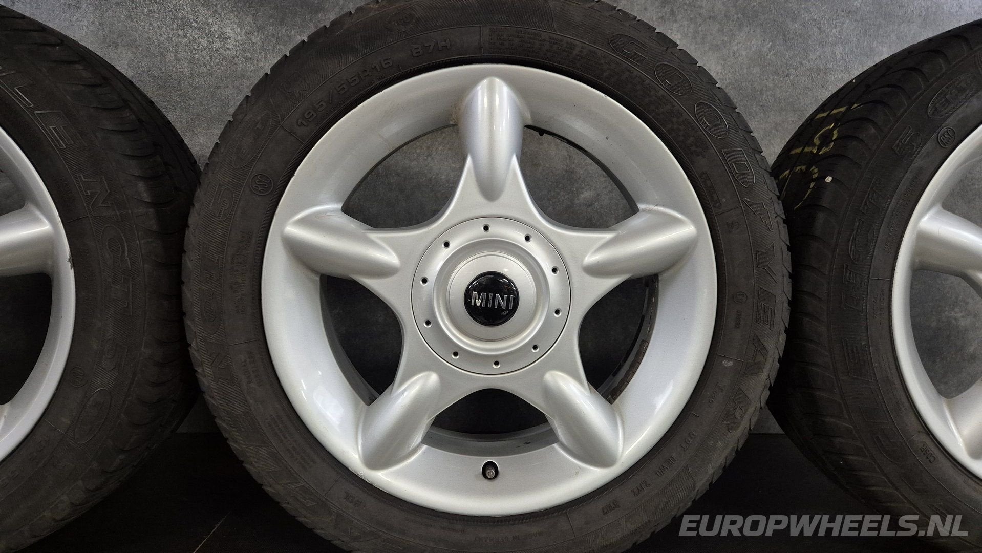16 inch Mini velgen Cooper One Clubman R55 R56 zomerbanden, Auto-onderdelen, Banden en Velgen, Gebruikt, -, Banden en Velgen, Ophalen of Verzenden
