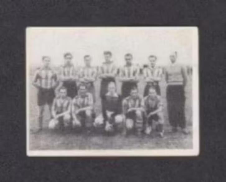 Voetbalplaatje Fortuna uit Vlaardingen 1951-1952., Ophalen of Verzenden, Zo goed als nieuw