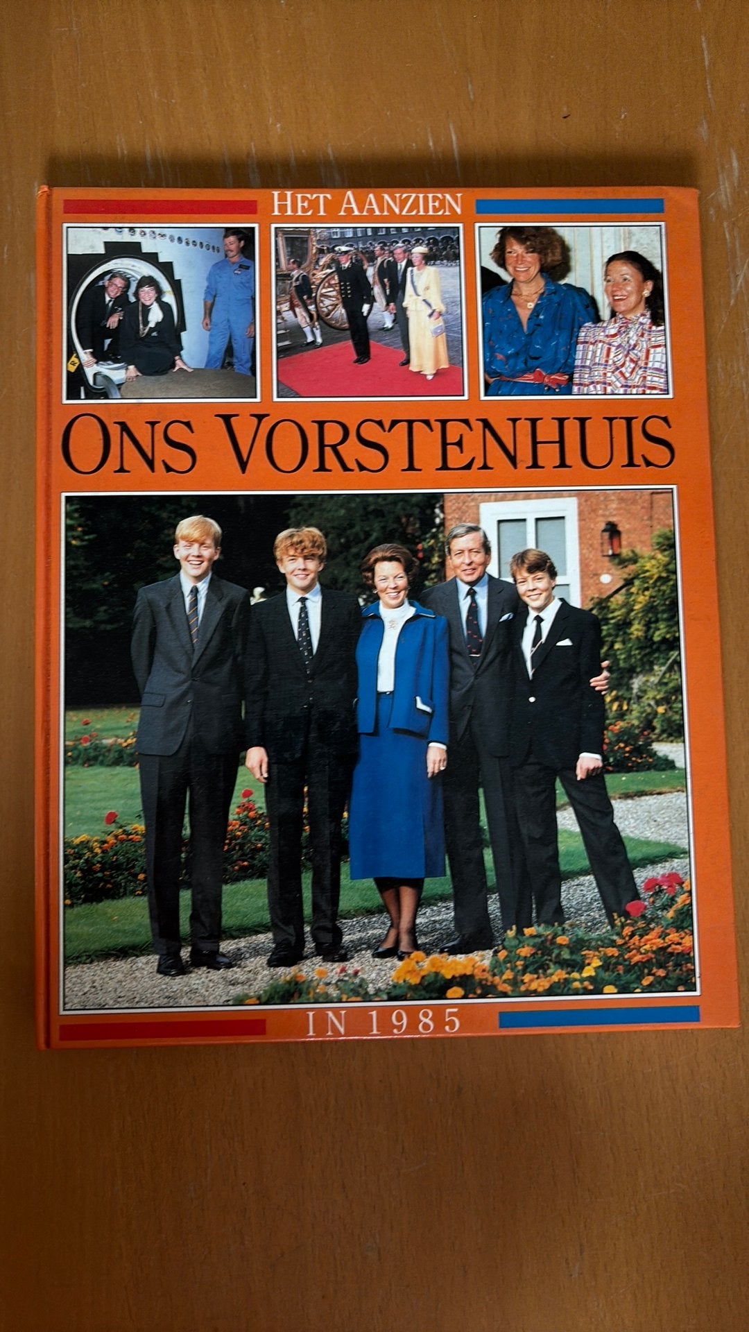 Het aanzien / ons vorstenhuis in 1985, Ophalen of Verzenden, Zo goed als nieuw