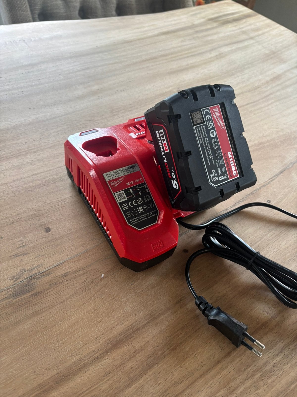 Milwaukee accu+lader nieuw!!, Ophalen of Verzenden, Nieuw