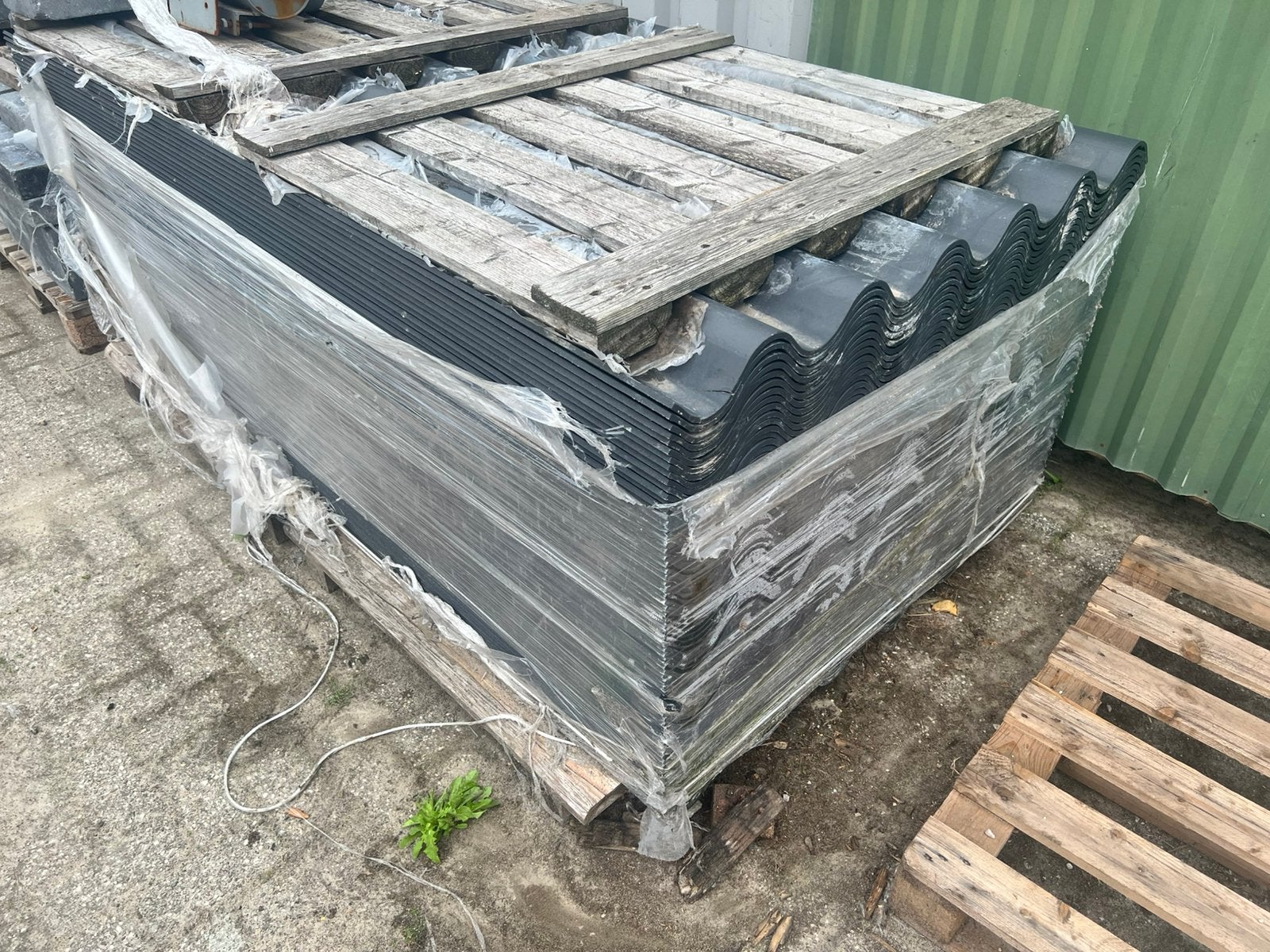 Nieuwe zwarte asbestvrije golfplaten 70st, Ophalen, Overige materialen, Zwart, Nieuw