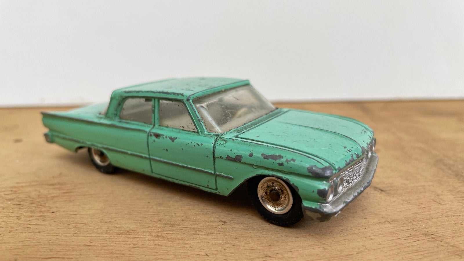 Dinky Toys Ford Fairlane - Vintage Speelgoedauto, Ophalen of Verzenden, Gebruikt