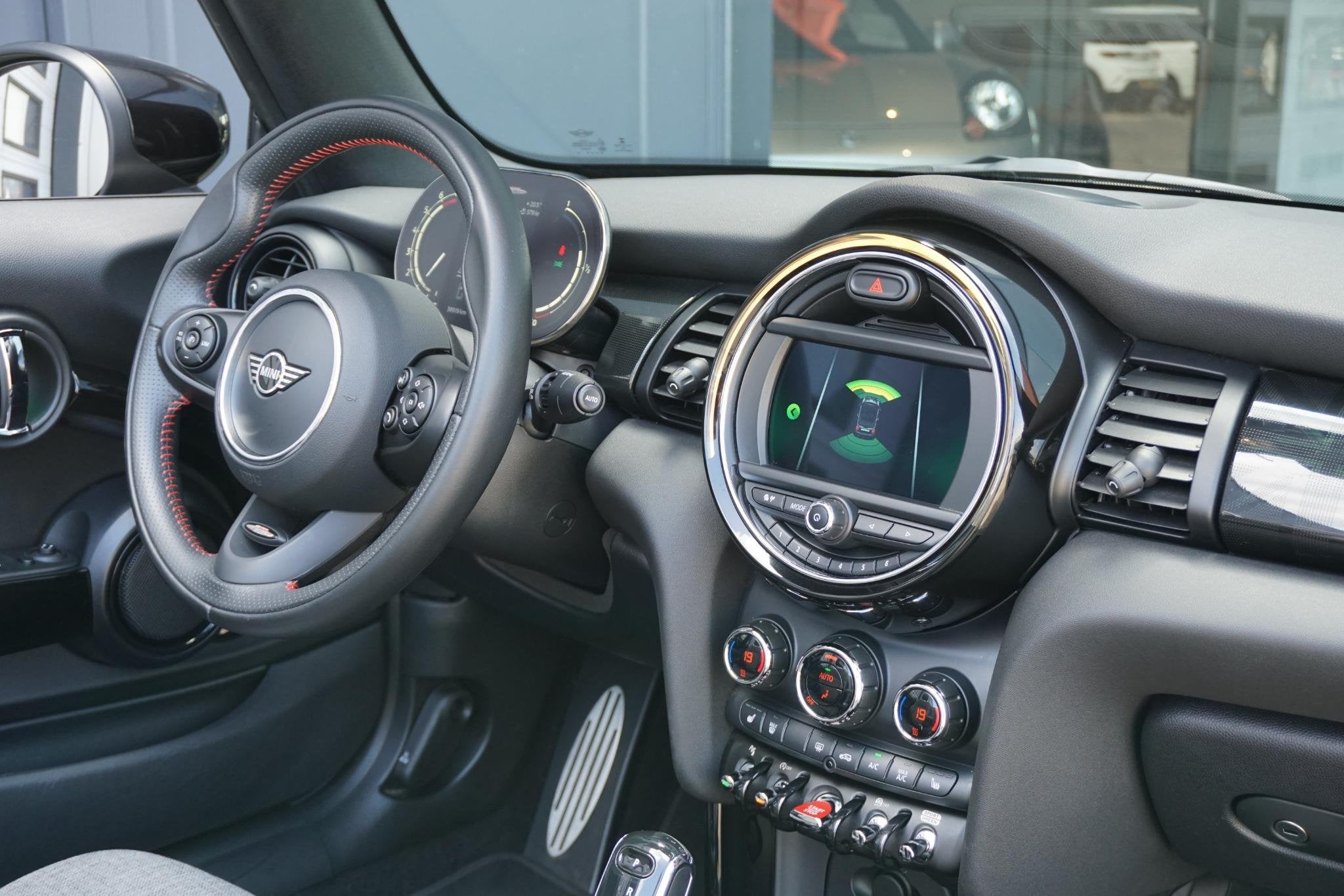 MINI Cabrio 1.5 Cooper Sidewalk Edition JCW + CAMERA / APPLE, Auto's, 136 pk, Gebruikt, Cabriolet, 4 stoelen