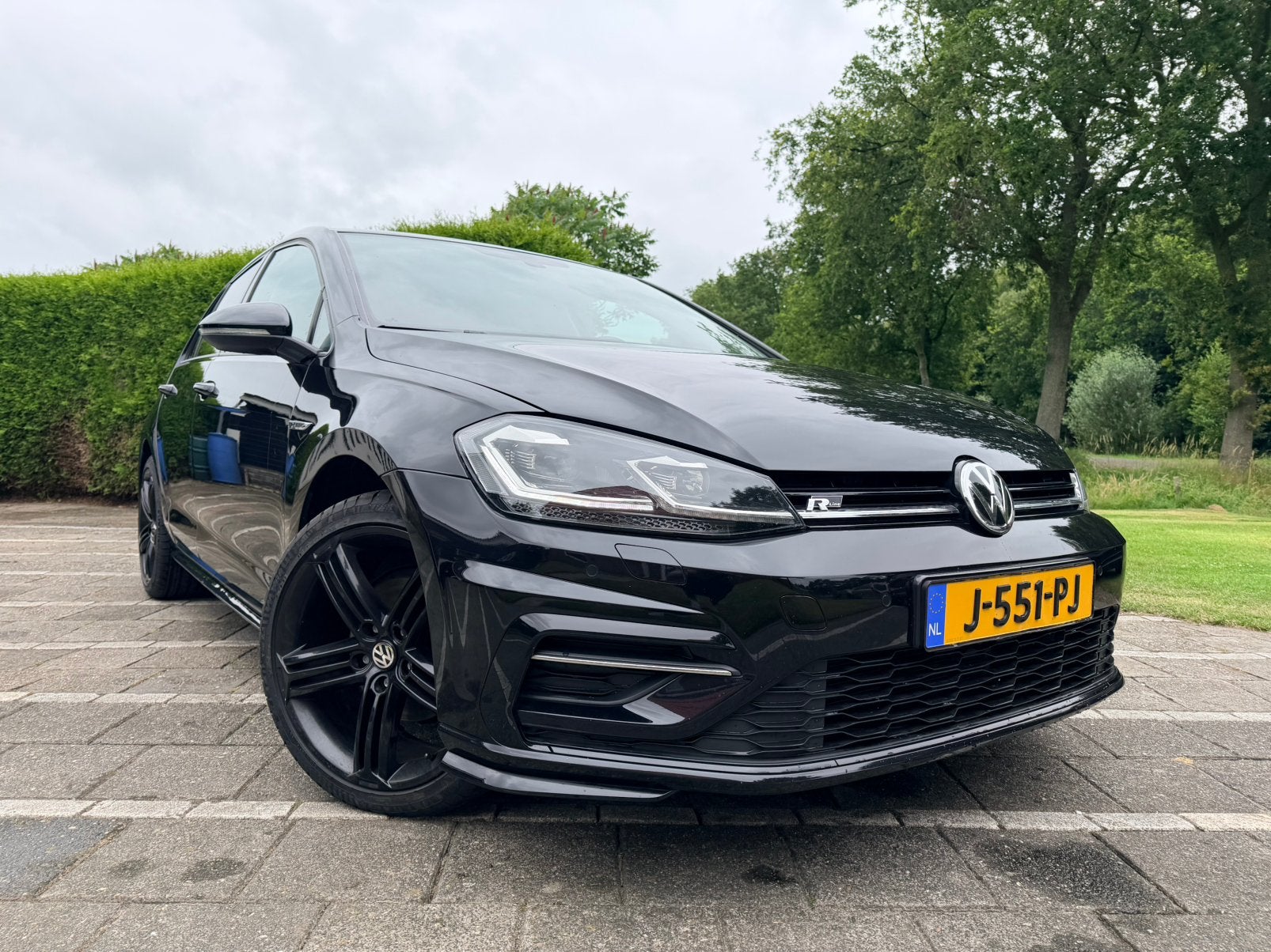 Volkswagen Golf 7.5 1.5 TSI R-Line | 150 PK | ACC | Massage, Auto's, Voorwielaandrijving, 1498 cc, 4 cilinders, Zwart