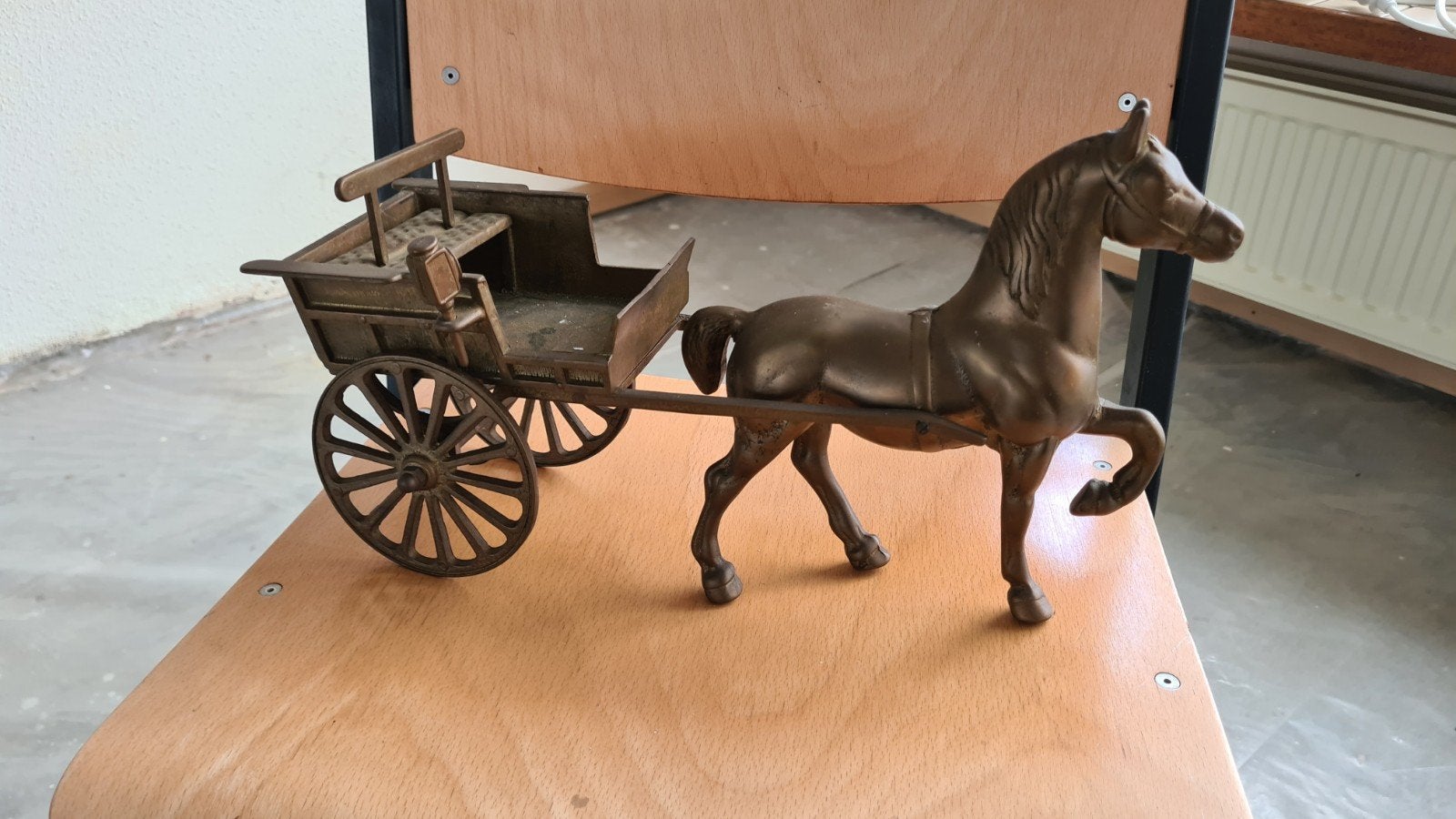 Vintage bronzen paard met kar - Decoratief beeldje, Ophalen