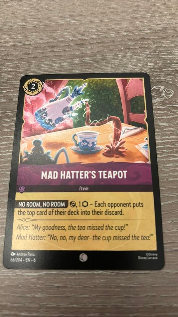 Disney Lorcana Mad Hatter’s Teapot Alice 66-204 6AZS nonfoil, Ophalen of Verzenden, Zo goed als nieuw, Losse kaart
