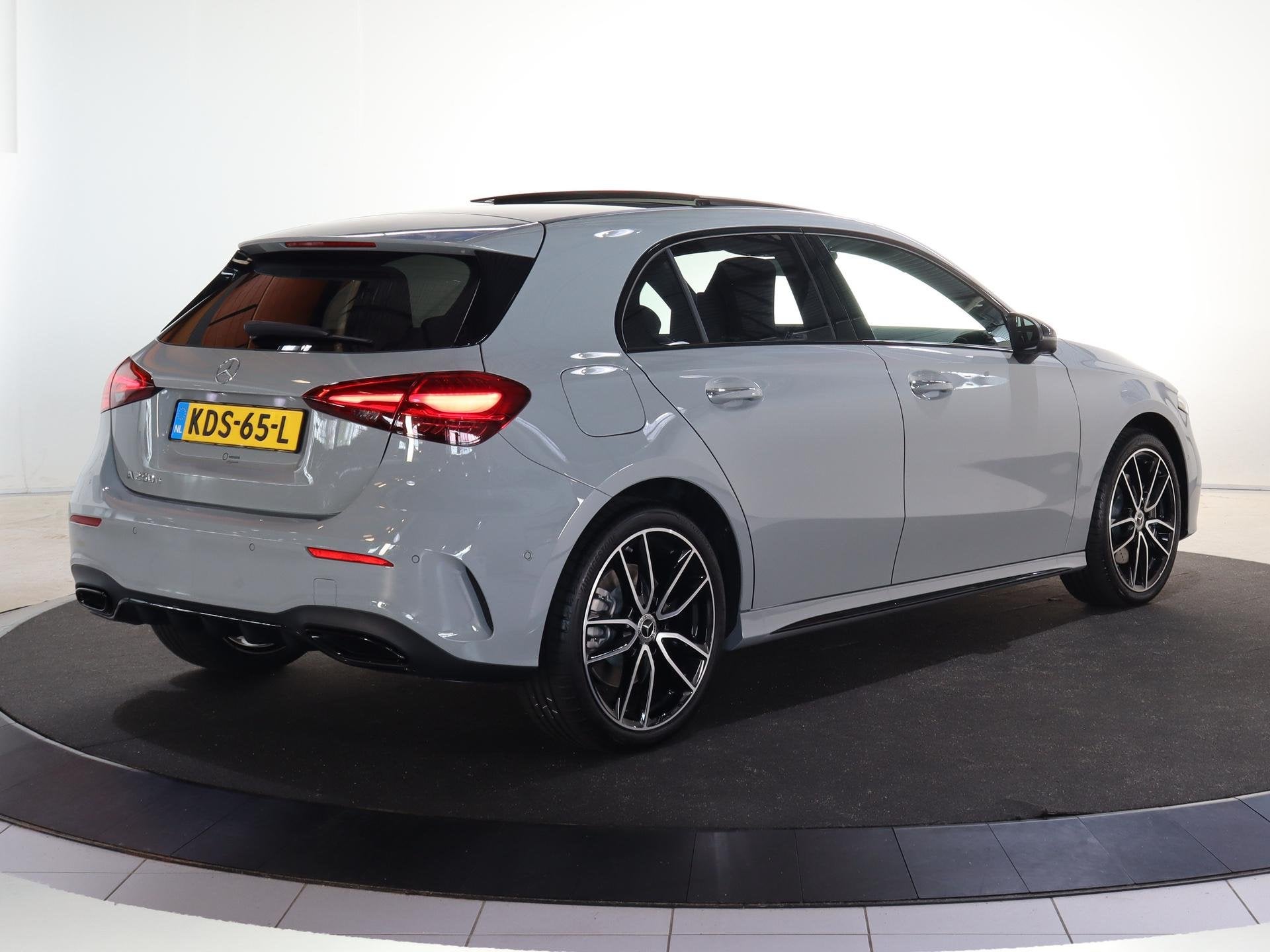 Mercedes-Benz A-klasse 250e Business Solution AMG | Panorama, Auto's, Mercedes-Benz, Automatische klimaatregeling, 4 cilinders