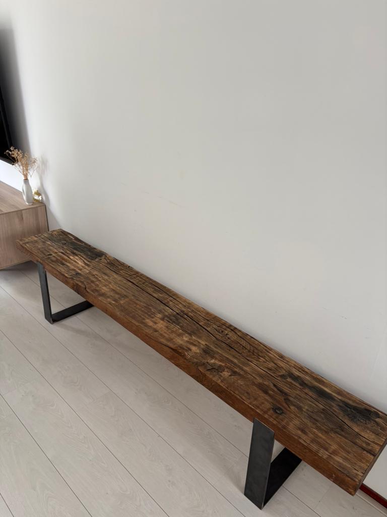 Robuuste houten bank met metalen onderstel, Ophalen, Zo goed als nieuw