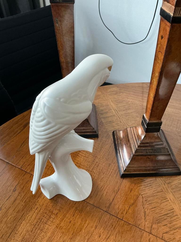 2x witte uitvoering ><Zeldzame porseleinen Ara van Royal Dux, Antiek en Kunst, Ophalen of Verzenden, Beeld, Vogel, 20 - 50 cm
