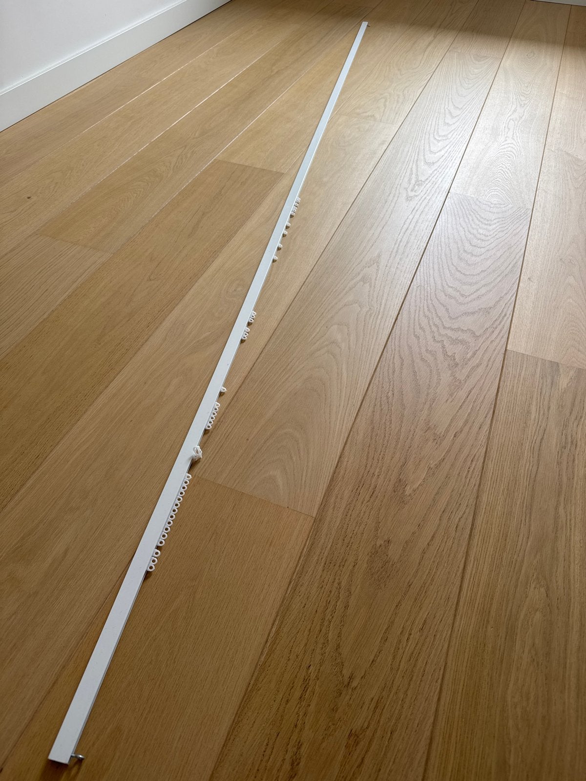 Gordijnrails met runners 283cm, Ophalen, Inclusief montageonderdelen, Gebruikt, Wit