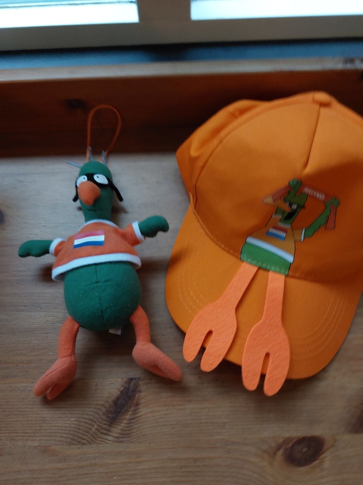 Gijpvogel knuffel met lachgeluiden + pet Rene van der gijp, Ophalen of Verzenden, Overige typen