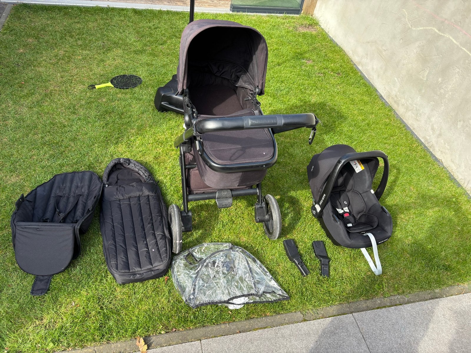 Foto 2 van Dubatti kinderwagen met Maxi-Cosi en accessoires