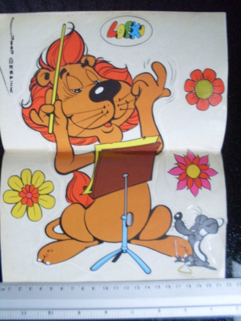 grote ruit sticker loeki de leeuw ster reclame muziek muis, Verzamelen, Verzenden, Zo goed als nieuw, Film, Tv of Omroep