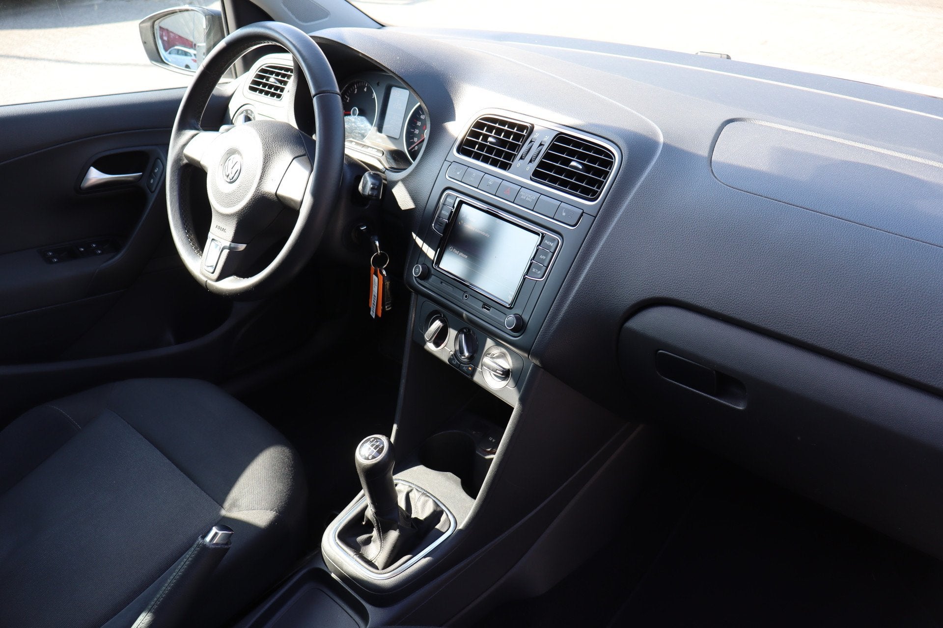 Volkswagen Polo 1.2 TSI Highline Panoramadak/Stoelverwarming, Auto's, Voorwielaandrijving, Stof, Zwart, Wit