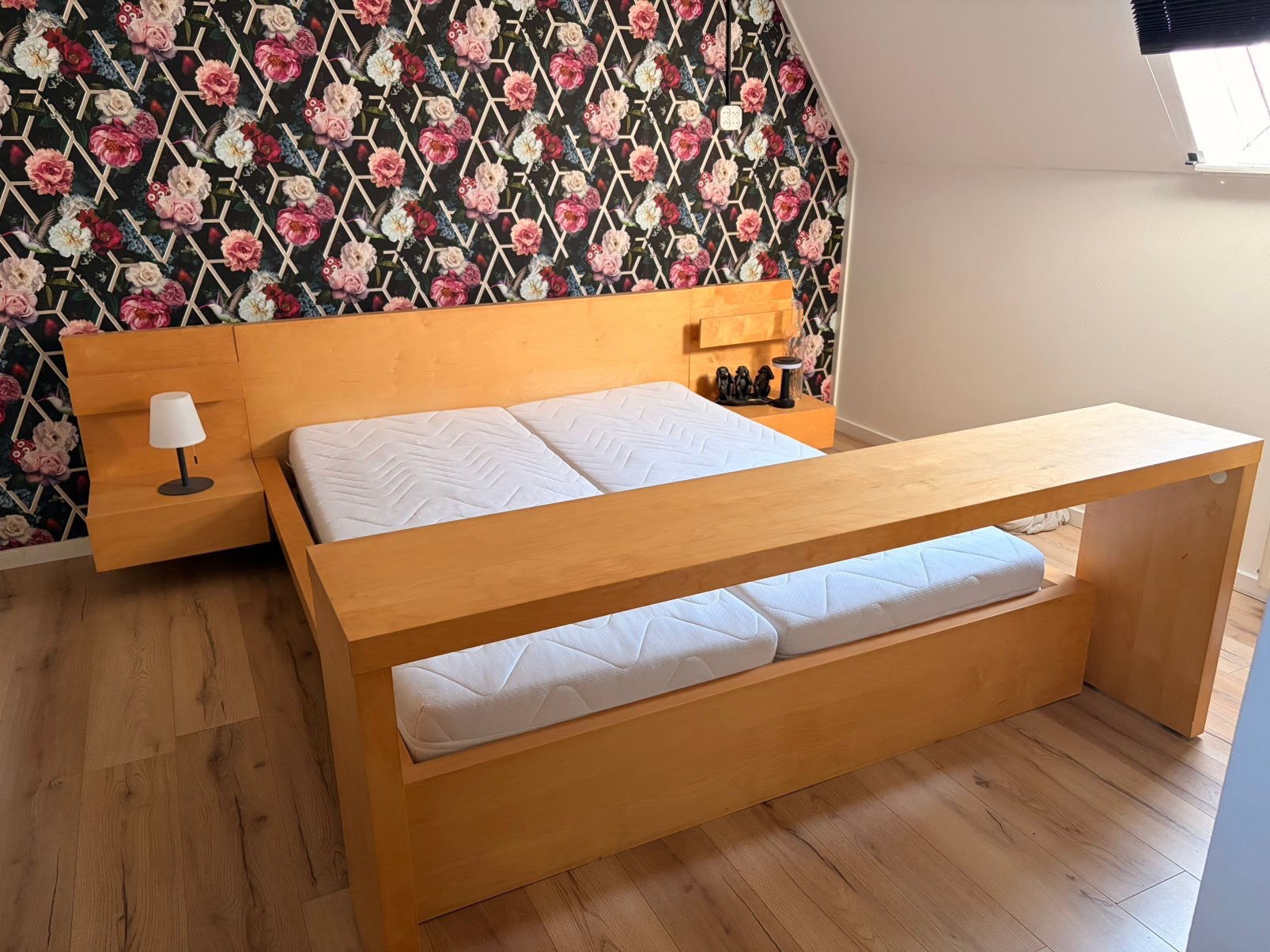 Tweepersoonsbed Malm 160x200 + nachtkastjes en bedtafel, Ophalen, Zo goed als nieuw, Tweepersoons, Malm ikea