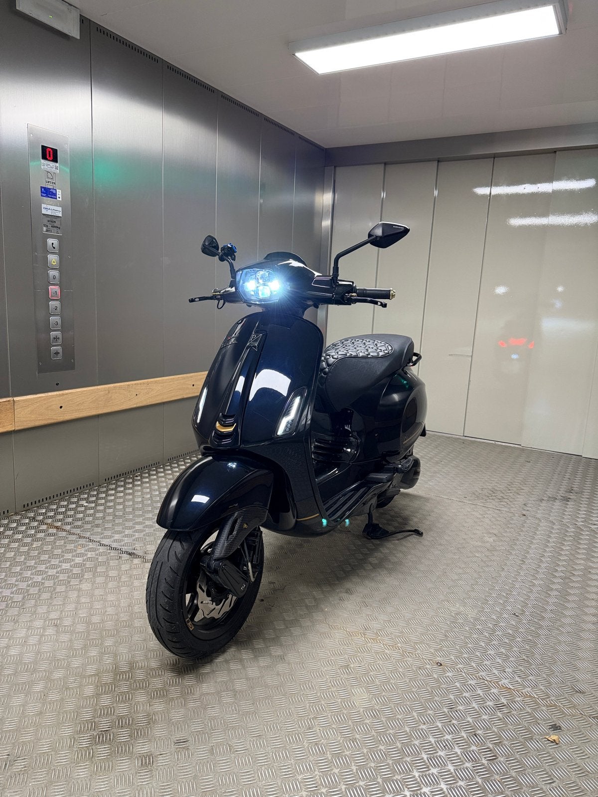 Vespa 125 ABS - 185cc - Full Option Uniek exemplaar! A1, Scooter, Particulier