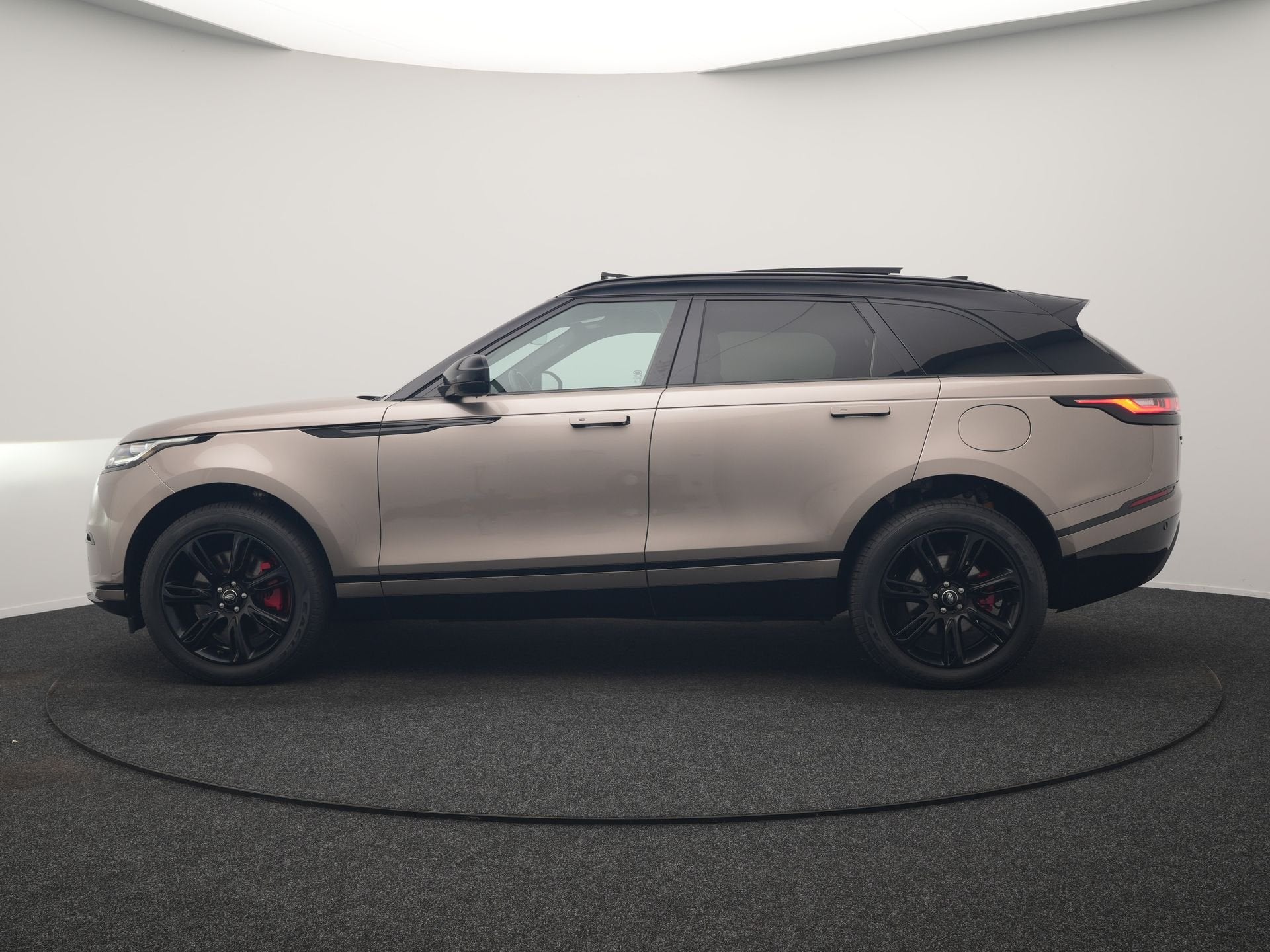 Land Rover Range Rover Velar P400e PHEV 400pk | Panodak | Ad, Automaat, Gebruikt, Zwart, 4 cilinders