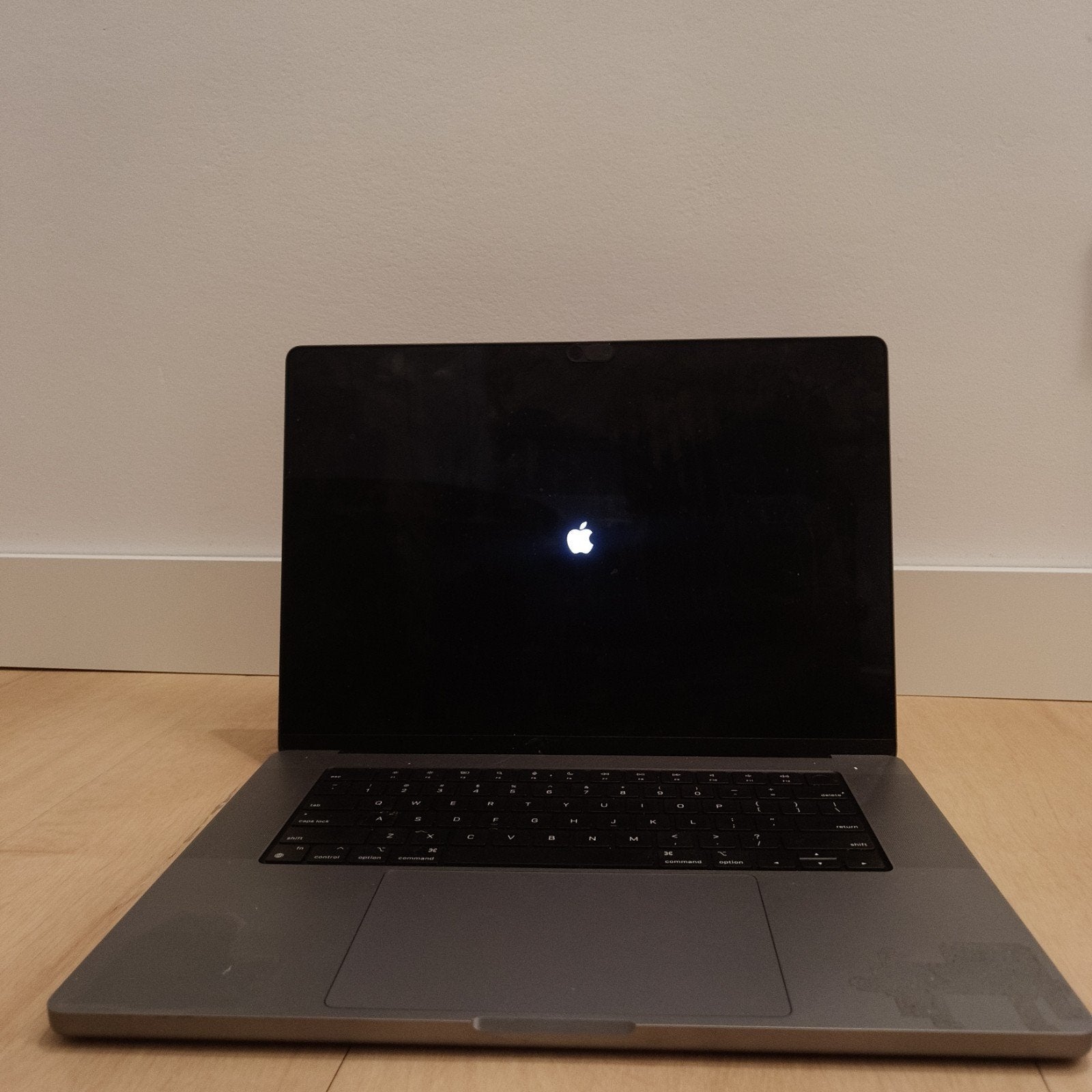MacBook Pro 16-inch (2021) M1 Pro, 32GB RAM, 1TB SSD, 1 TB of meer, Zo goed als nieuw, 16 inch, Onbekend