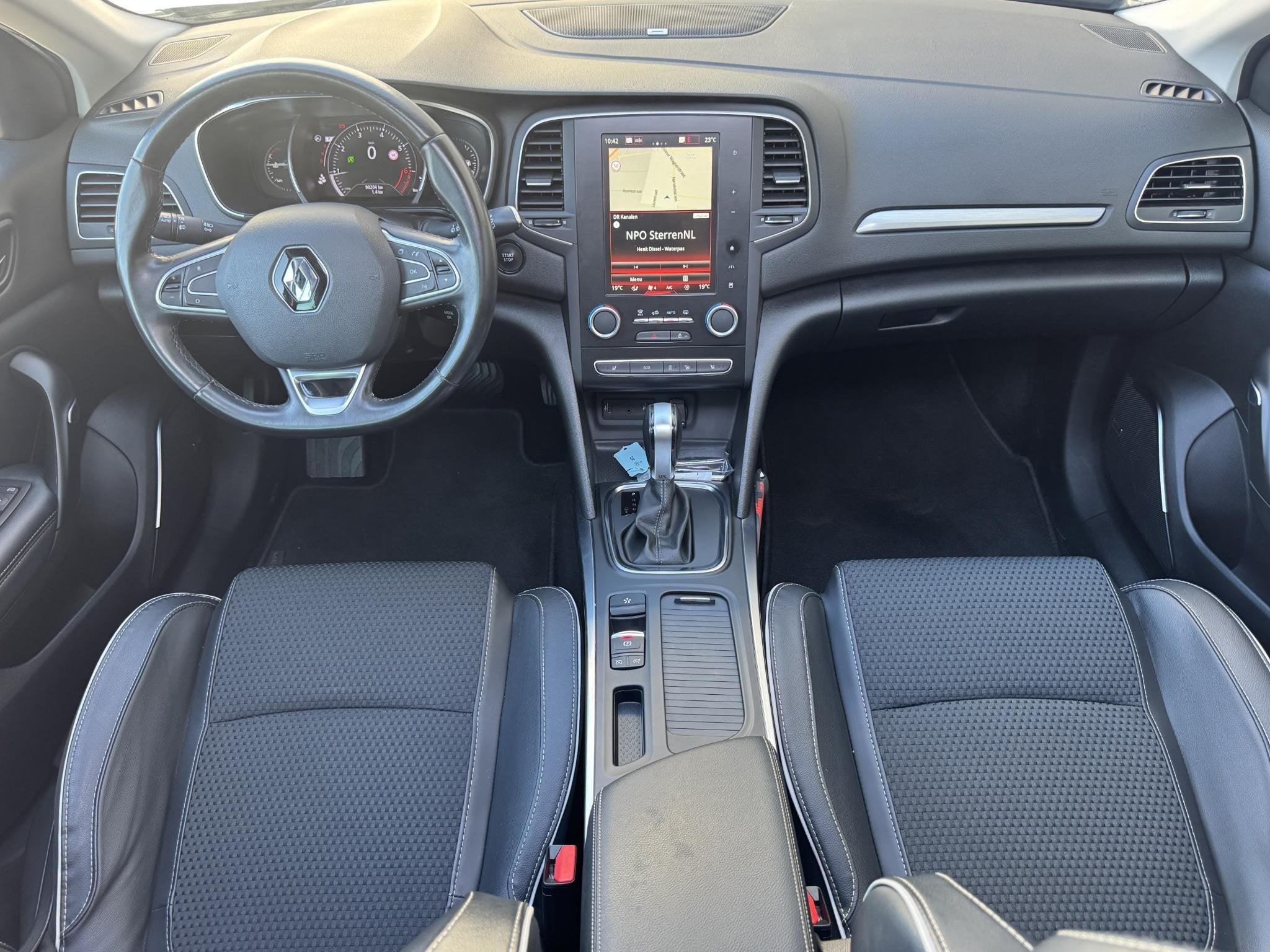 Renault Mégane Estate 1.3 TCe Bose | Schuif-/kanteldak | St, Auto's, Gebruikt, 4 cilinders, Leder en Stof, Automatische klimaatregeling