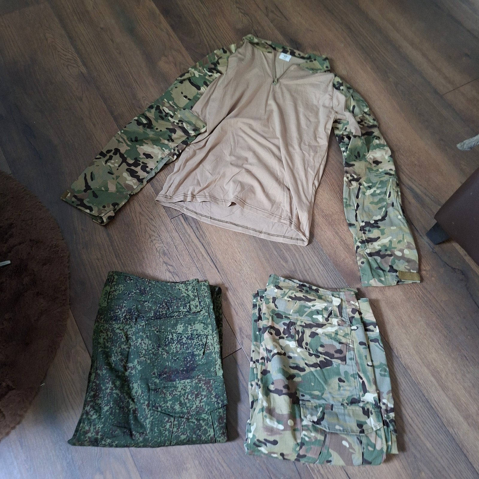 Broeken en shirt legergroen camouflage, Kleding | Heren, Broeken en Pantalons, Ophalen, Groen