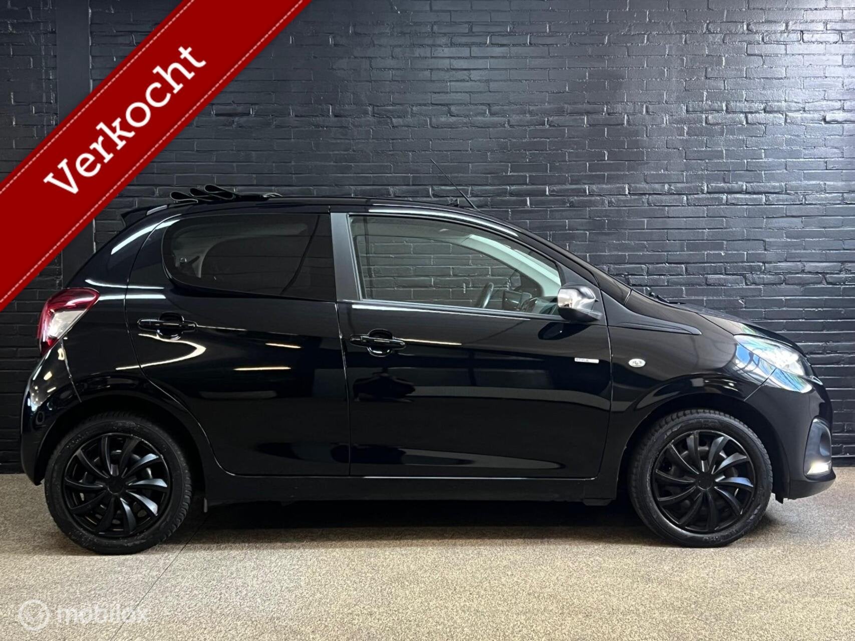 Peugeot 108 Cabrio Allure Top LED CRUISE CARPLAY CAMERA, Gebruikt, Cabriolet, Zwart, Bedrijf