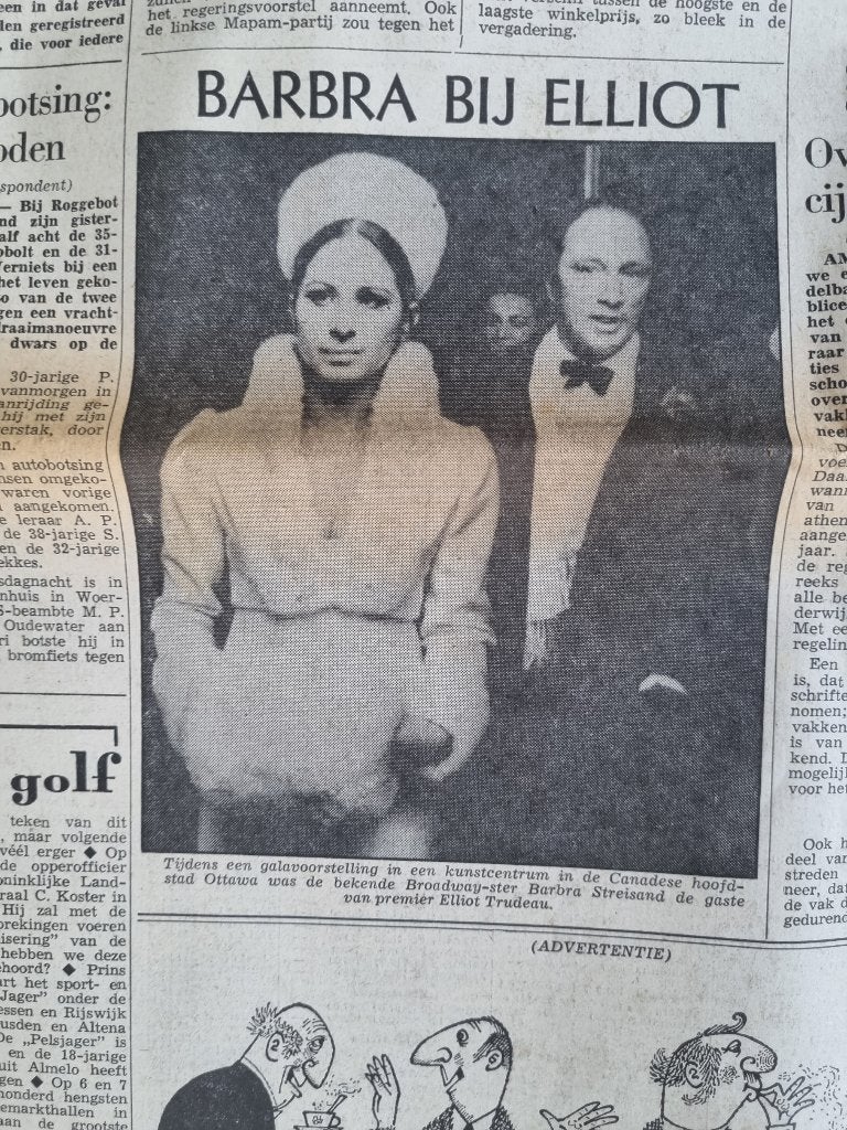 Barbra Streisand bij galavoorstelling in Ottawa (1970), Verzamelen, Ophalen of Verzenden, 1960 tot 1980, Knipsel(s)