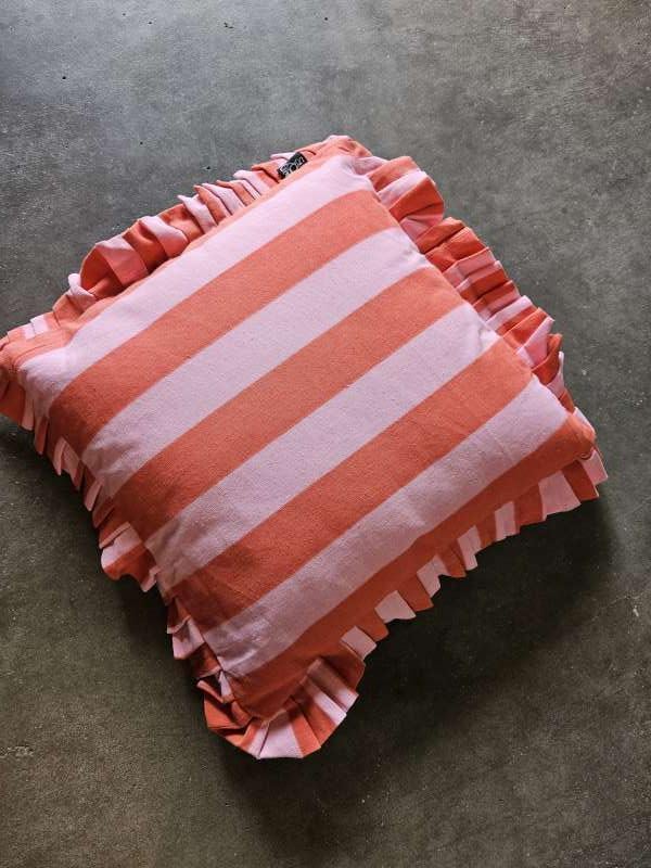 kussen ``WOONWINKEL RUSTIEK``, Ophalen of Verzenden, Nieuw, Roze, Vierkant