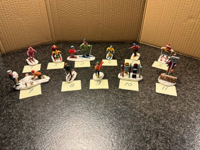 Figuren Kerstdorp (Ski Thema), Ophalen, Zo goed als nieuw