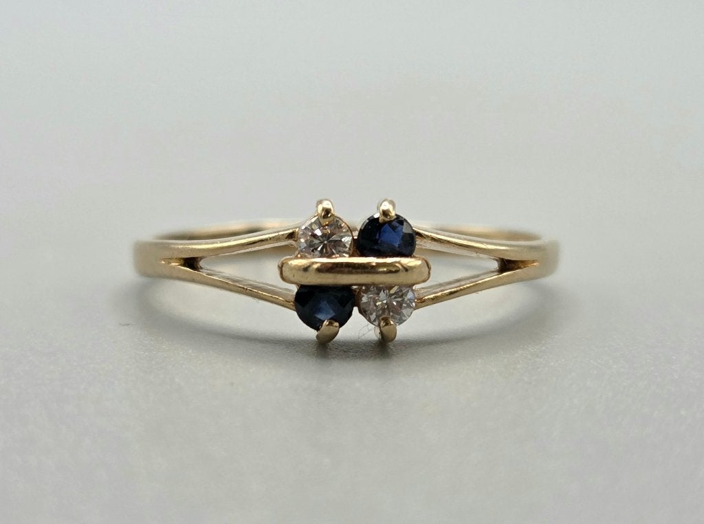 Vintage gouden ring met blauwe saffier en diamanten. Nr: 5, Nieuw, 17 tot 18, Met edelsteen, Dame