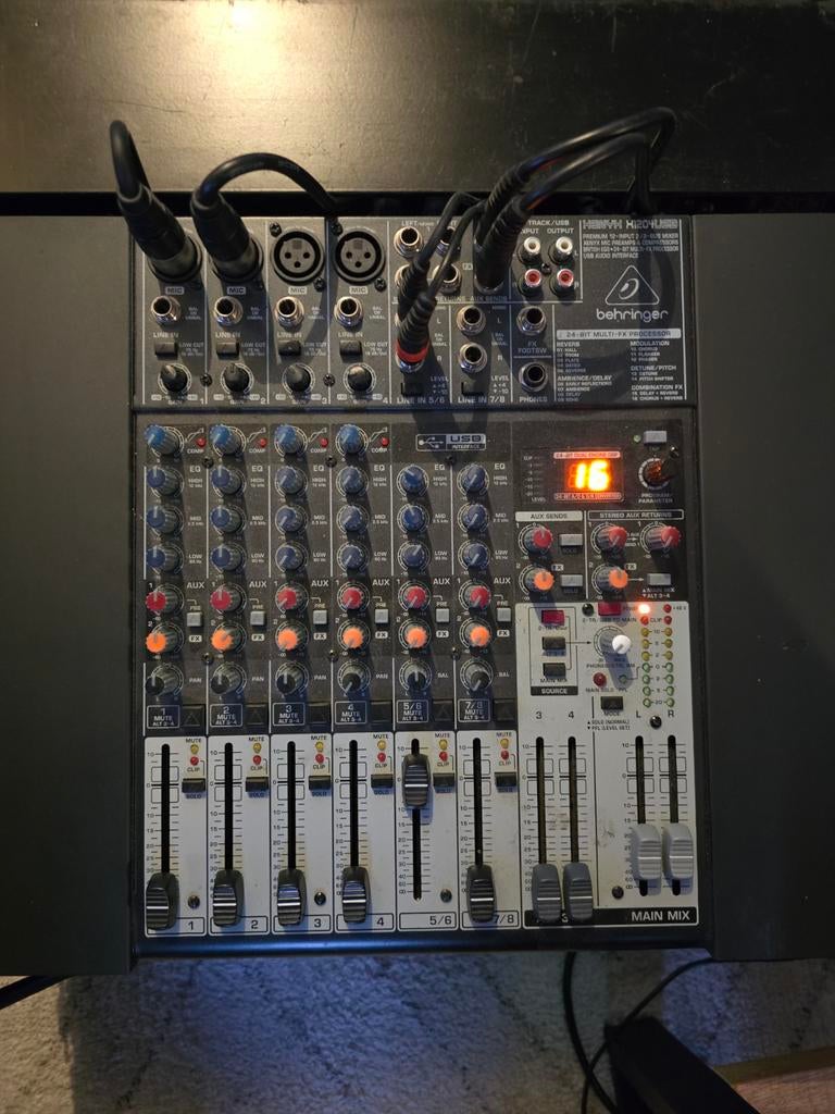 Behringer Mengpaneel - 8 Kanaals Mixer met USB, Muziek en Instrumenten, Mengpanelen, Ophalen of Verzenden, Zo goed als nieuw