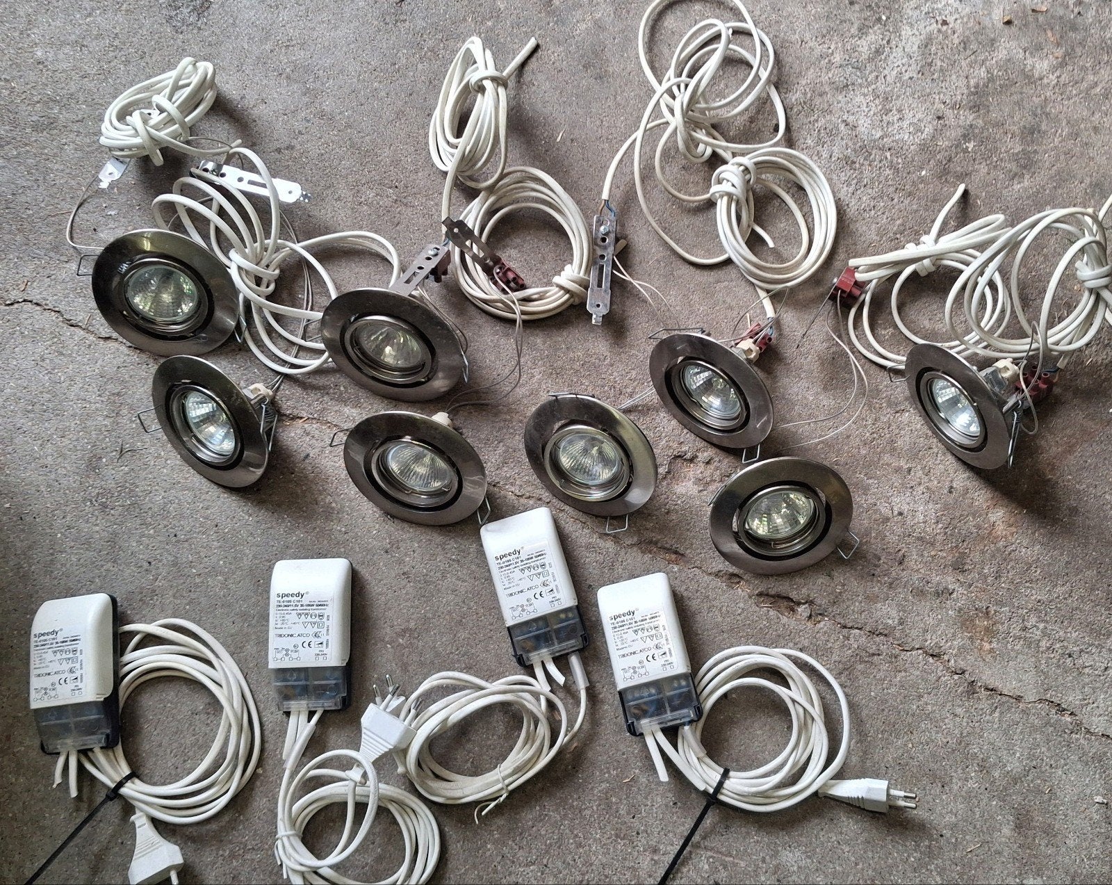 8x inbouwspot 12V halogeen + 4 transformatoren, Ophalen, Zo goed als nieuw, Halogeen, Inbouwspot
