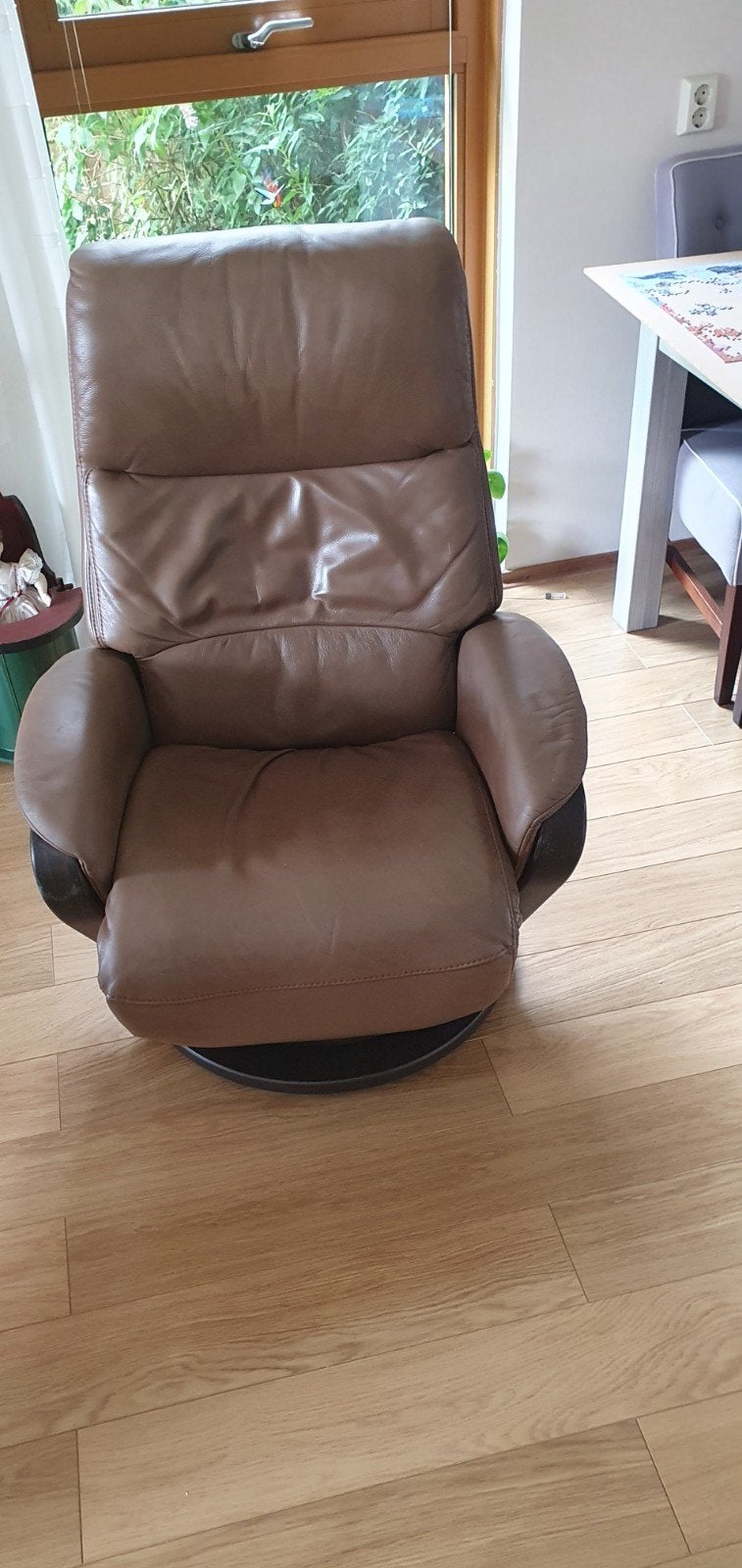 Comfortabele bruine leren relaxfauteuil, Huis en Inrichting, Ophalen, Gebruikt, Modern comfort, 75 tot 100 cm