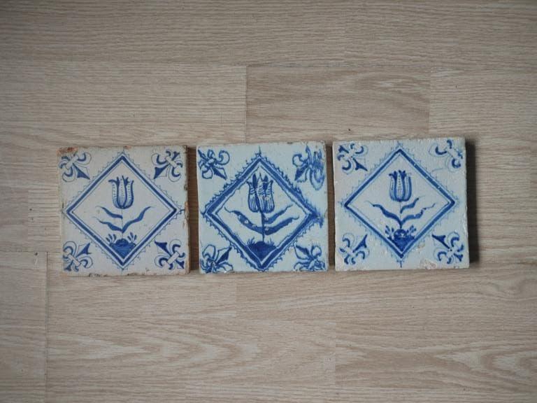 3 x 17e eeuwse  TULP kwadrant tegel, Antiek en Kunst, Ophalen of Verzenden