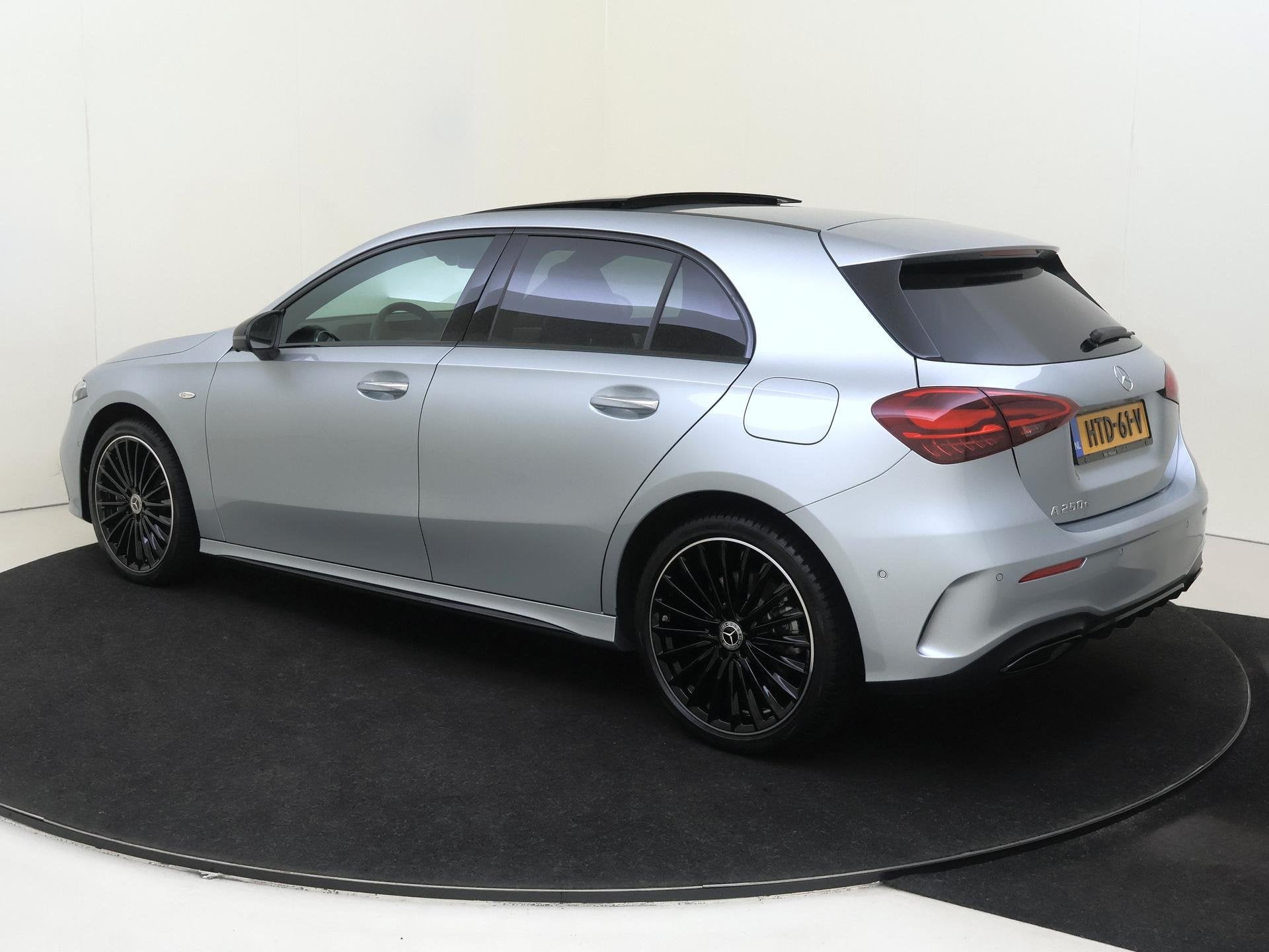 Mercedes-Benz A-klasse 250 e Business Solution AMG, Auto's, Gebruikt, 4 cilinders, Bedrijf, Automatische klimaatregeling