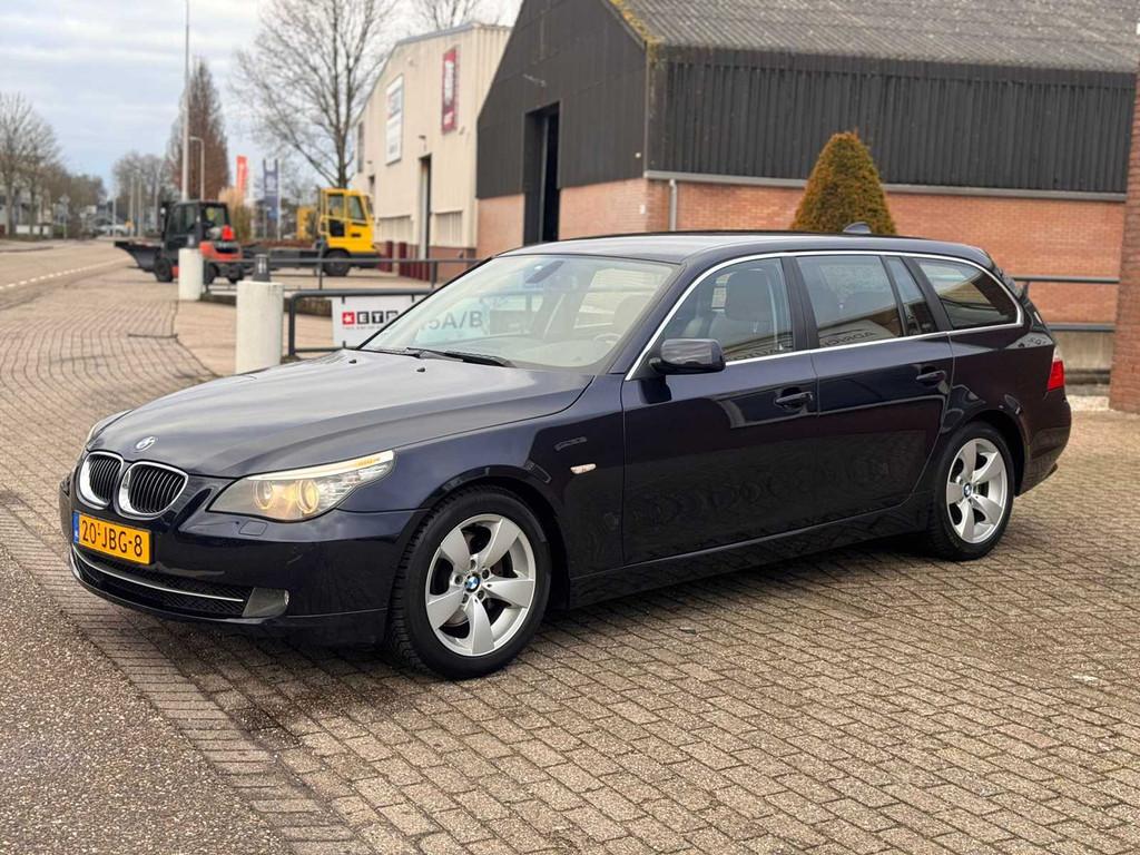 BMW 5-serie Touring 525i, 20-JBG-8, Auto's, BMW, Automaat, Gebruikt, 93 €/maand, Euro 4