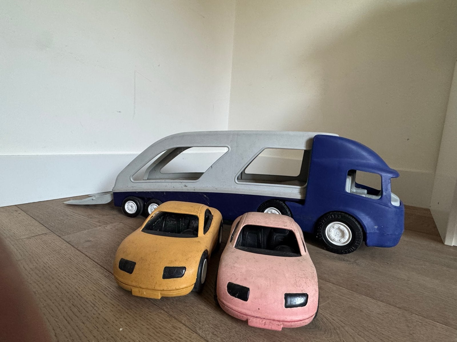 Grote speelgoed autotransporter met 2 sportwagens, Ophalen, Gebruikt