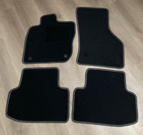 Mattenset Seat Leon Type KL, Auto-onderdelen, Interieur en Bekleding, Info@schoenek.de, Nieuw, Ophalen of Verzenden, Gabor-Schönek-Straße 1 -5, 93149 Nittenau
