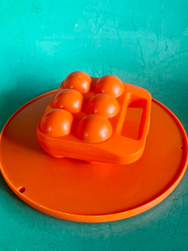 Retro eierbewaardoos eieren jaren 70 oranje 6 stuks, Verzamelen, Ophalen of Verzenden, Huis en Inrichting