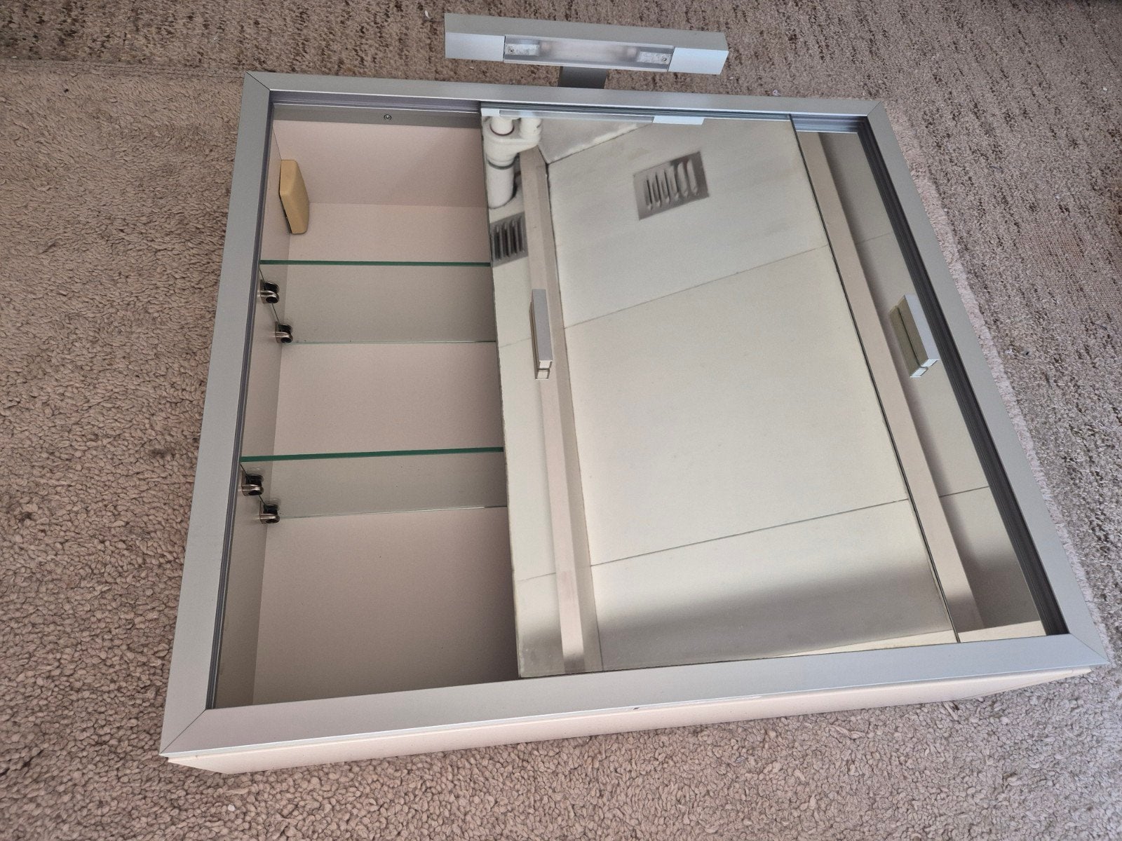 Nieuwe badkamer spiegelkast met verlichting, Huis en Inrichting, Badkamer | Badkamermeubels, Ophalen, Spiegelkast, Nieuw, 50 tot 100 cm