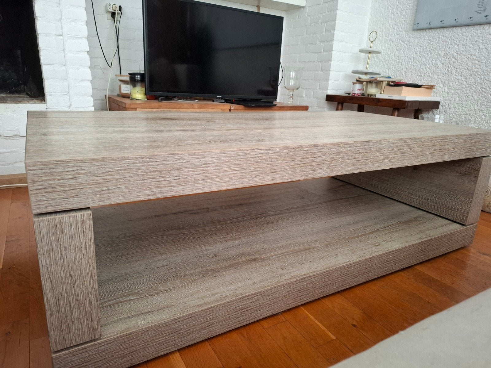 Gratis af te halen: Eettafel en bijpassende salontafel, Huis en Inrichting, Tafels | Eettafels, Ophalen, Gebruikt, 50 tot 100 cm