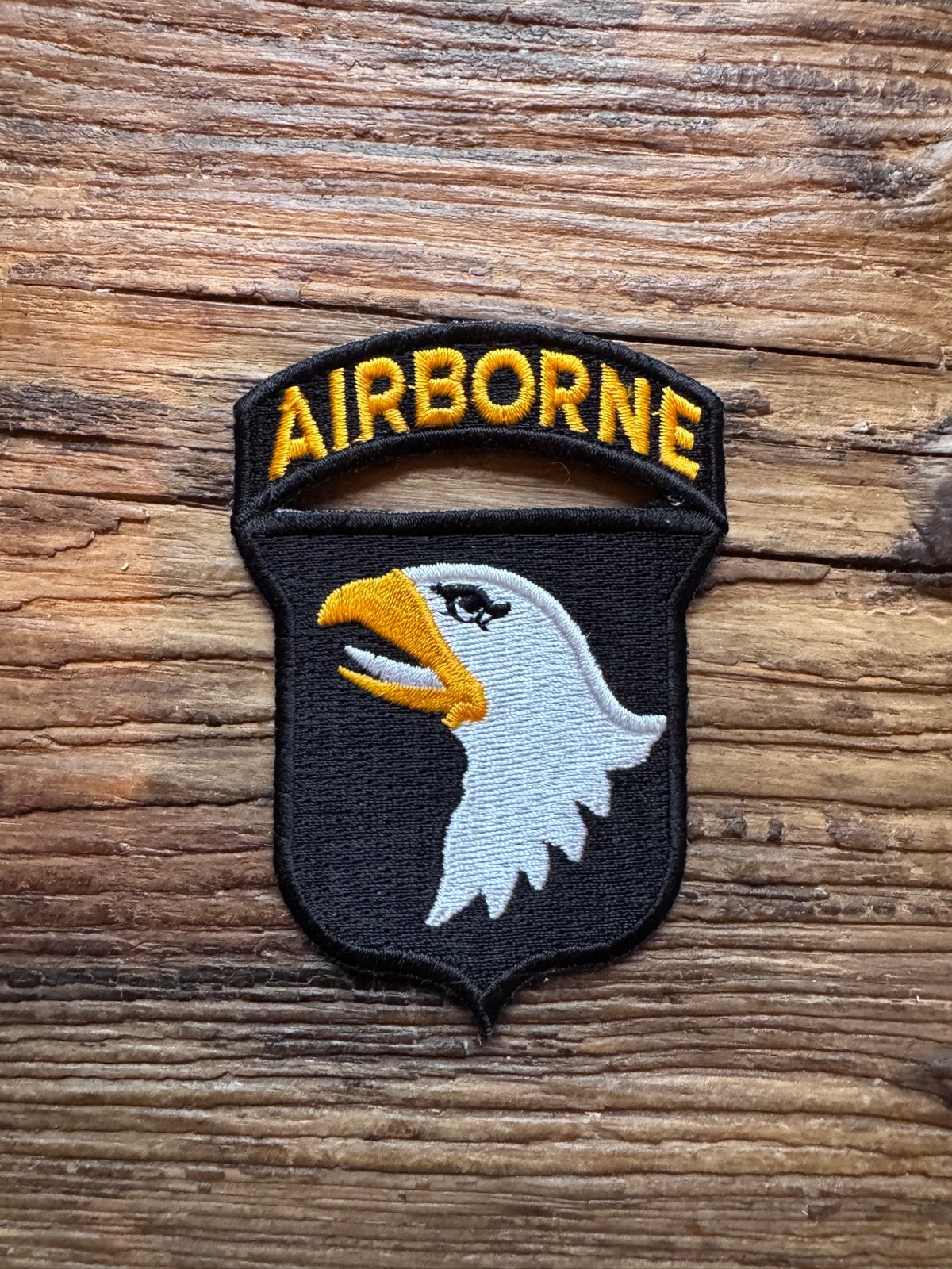 101st Airborne Patch - White tongue US WWII - Repro, Ophalen of Verzenden, Landmacht, Amerika, Embleem of Badge