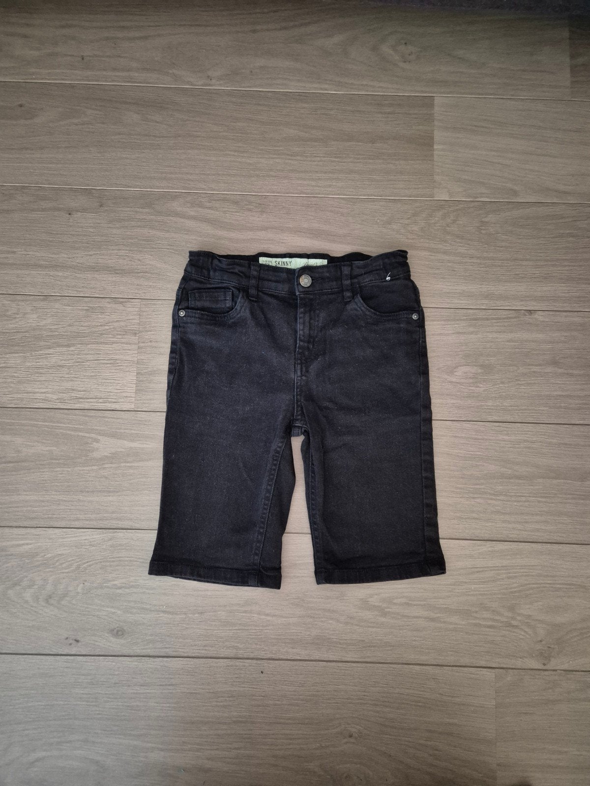 Denim co spijkerbroek short korte broek zwart mt 140

Voor m, Kinderen en Baby's, Ophalen of Verzenden, Zo goed als nieuw, Jongen