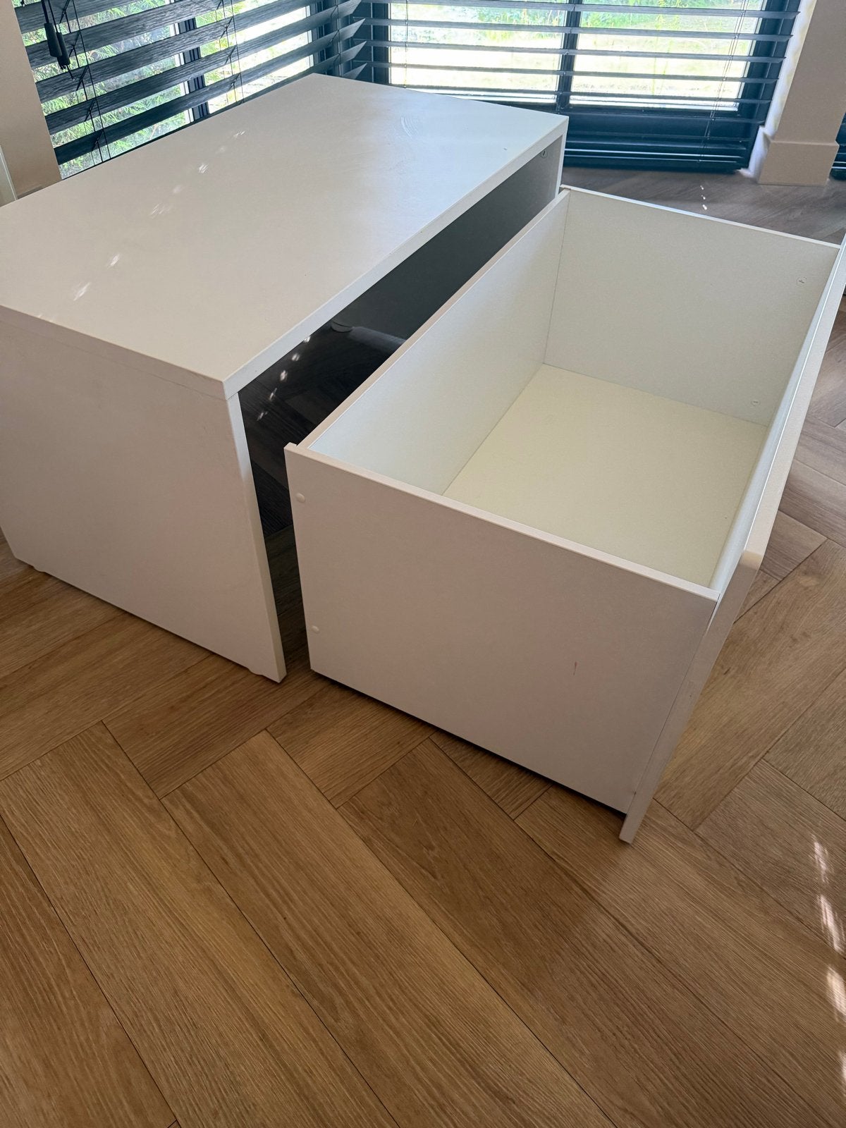 Witte opbergkast met uitschuifbare lade, Ophalen of Verzenden, Gebruikt