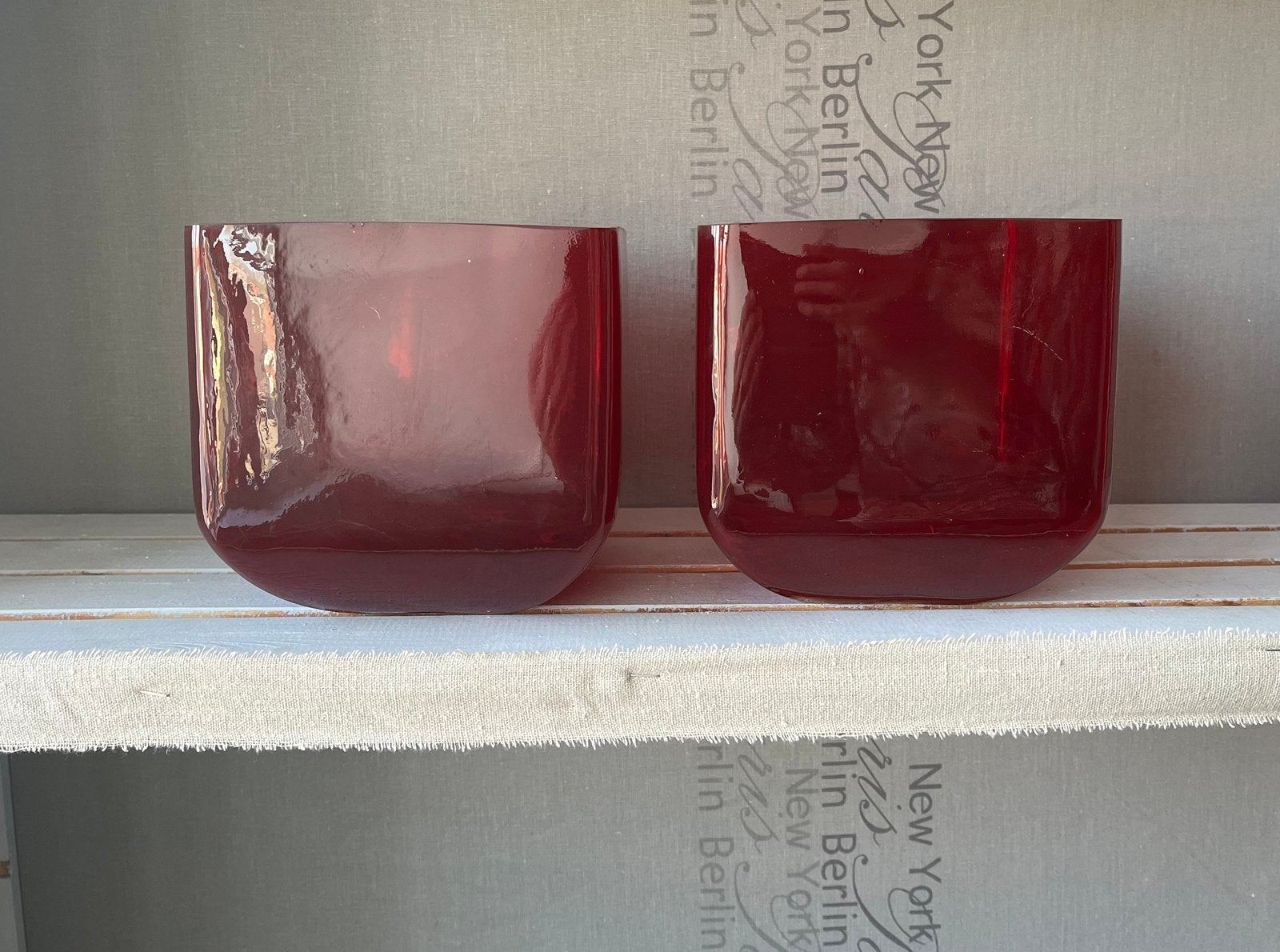 2 robijnrode glazen bloempotten/windlichten/vazen, Ophalen, Zo goed als nieuw, Rood, 15 cm