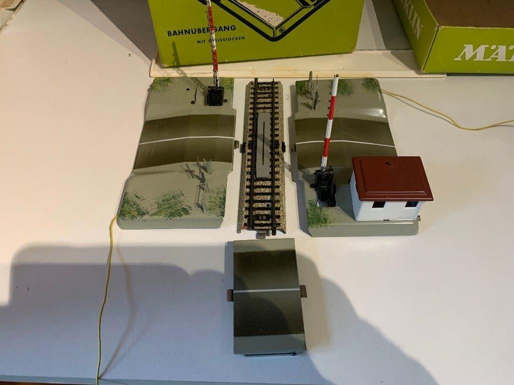 Märklin 7192 Elektrische overweg voor M rails, Wisselstroom, Gebruikt, Rails, Ophalen of Verzenden