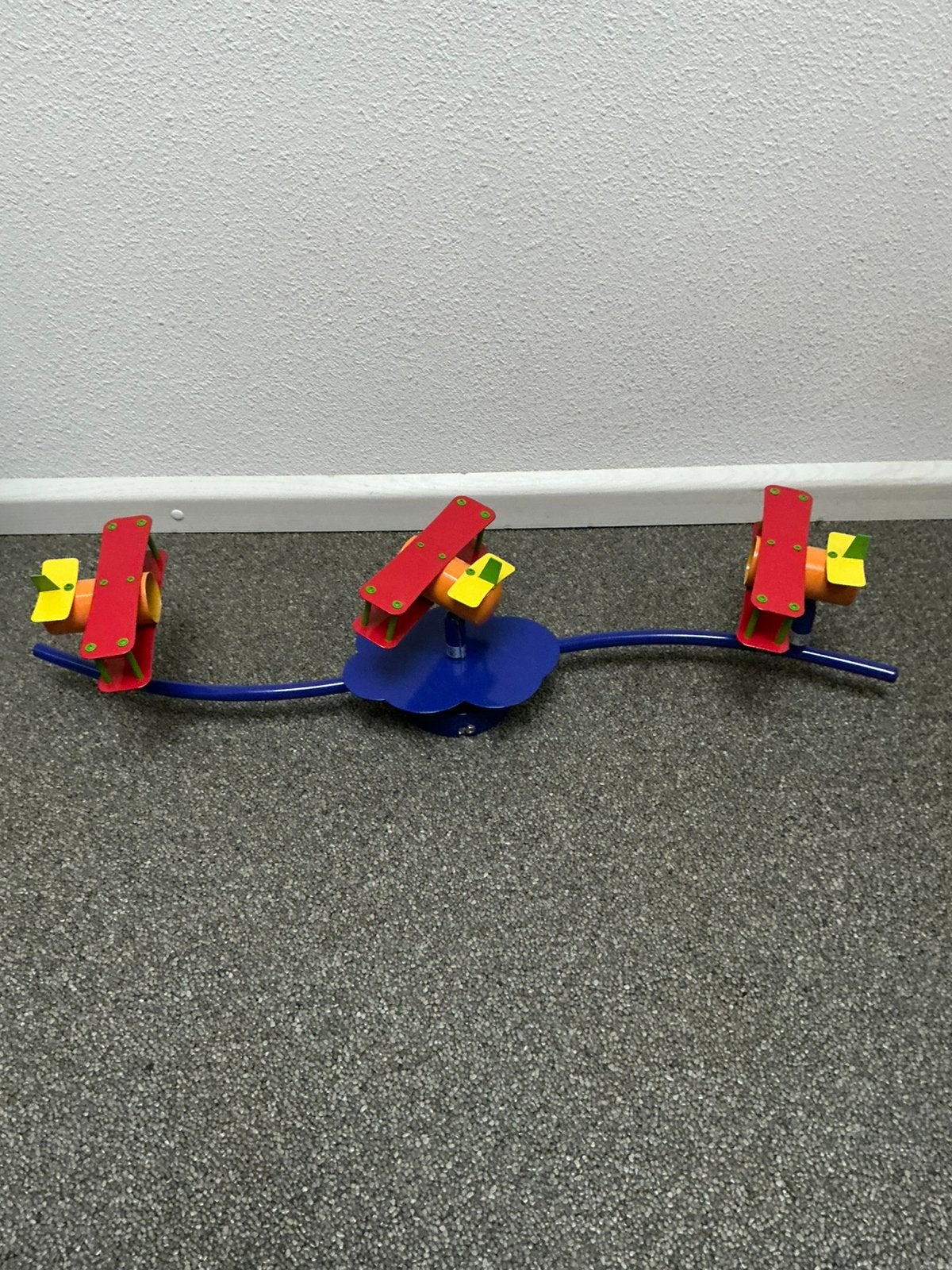 Plafondlamp voor kinderkamer met 3 vliegtuigen., Ophalen of Verzenden, Zo goed als nieuw, Lamp