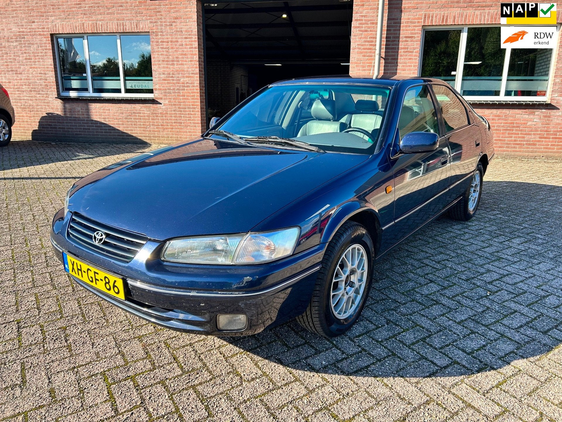Toyota Camry 2.2i Executive // APK 7-3-2027 // airco, Auto's, Gebruikt, 4 cilinders, Blauw, Camry