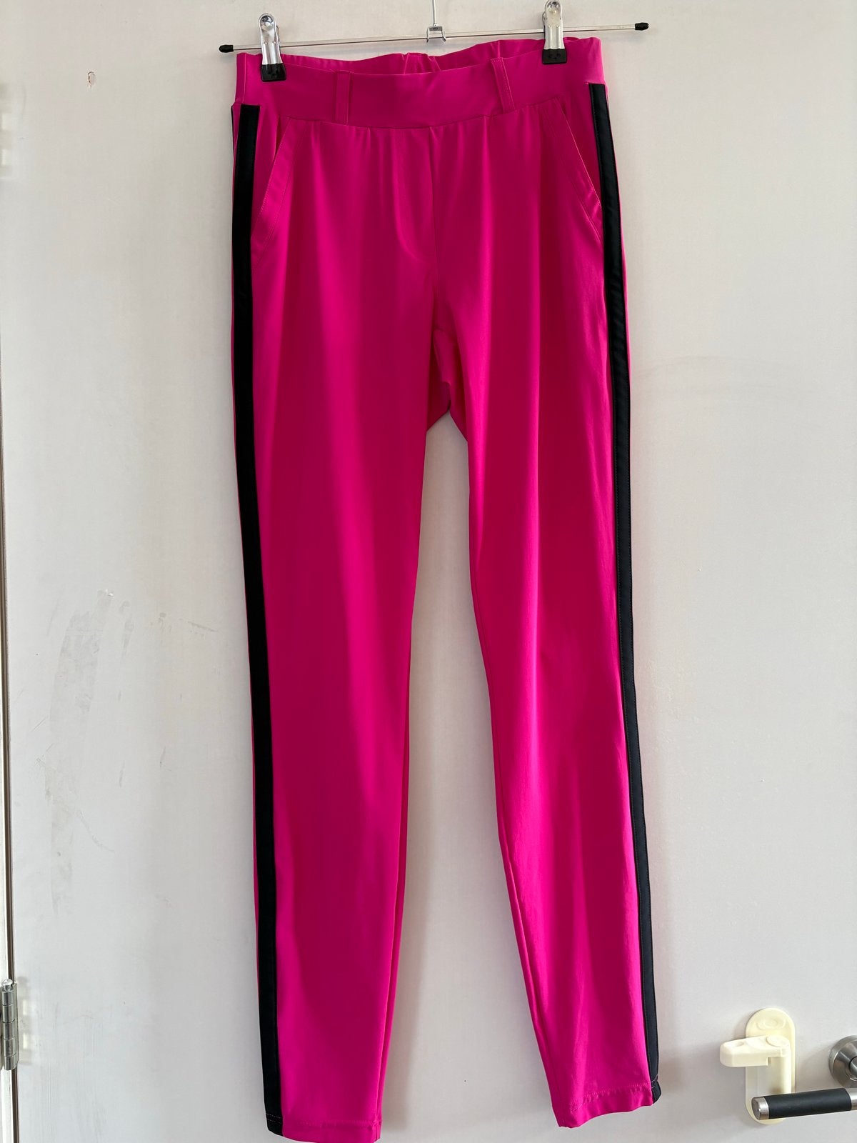 Studio Anneloes broek fuchsia met zwarte streep XS, Ophalen of Verzenden, Zo goed als nieuw, Roze, Maat 34 (XS) of kleiner